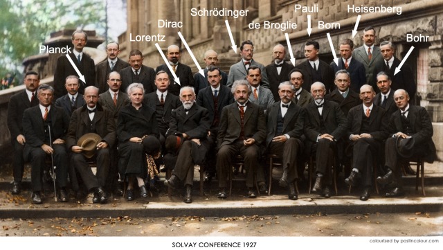 Imagen que reúne a varios de los arquitectos de la mecánica cuántica.